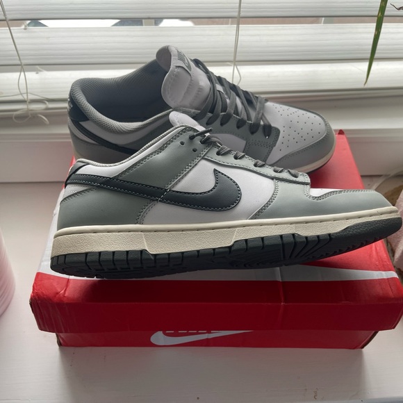 Nike dunk low light smoke grey
